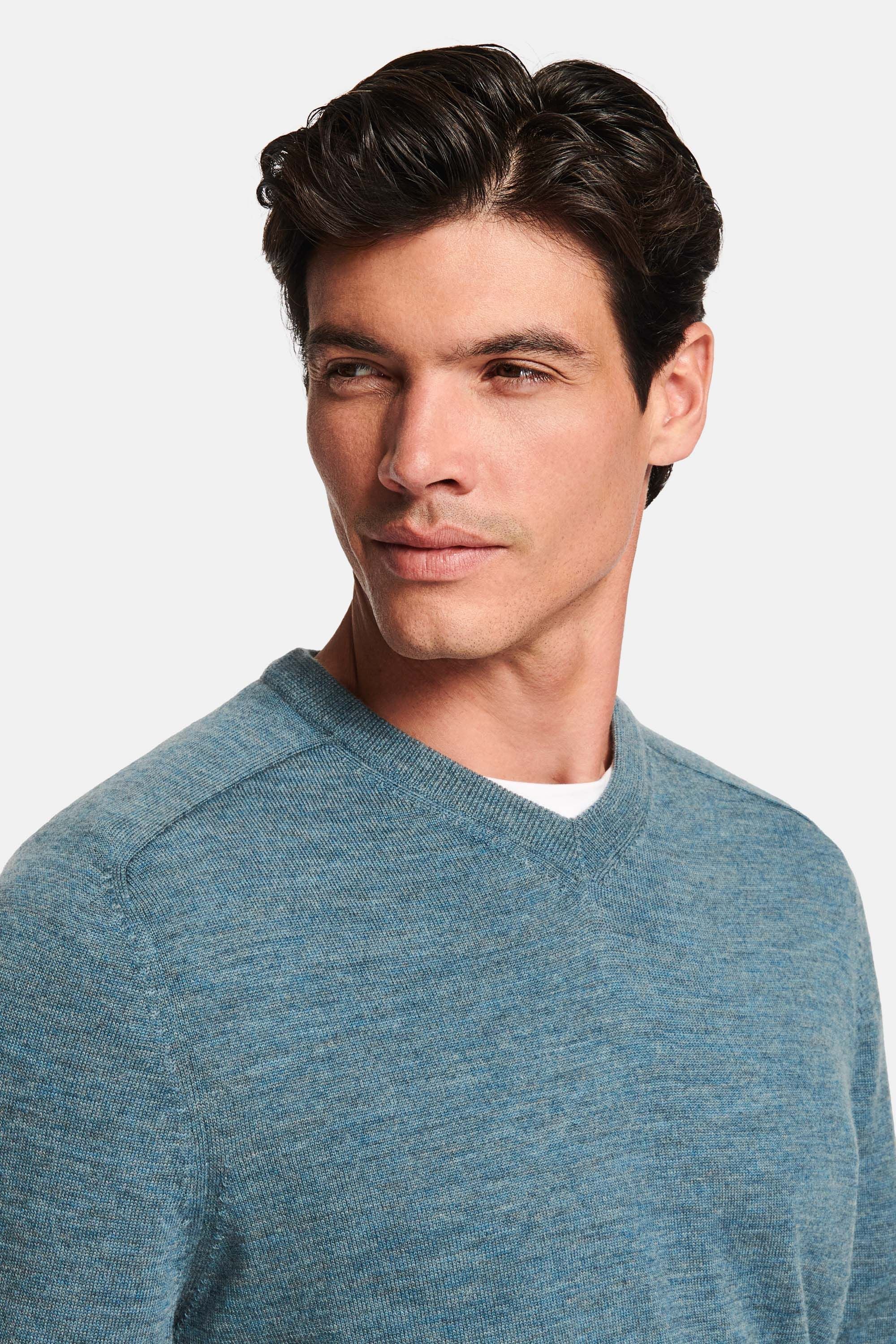Astons * The Merino V-neck